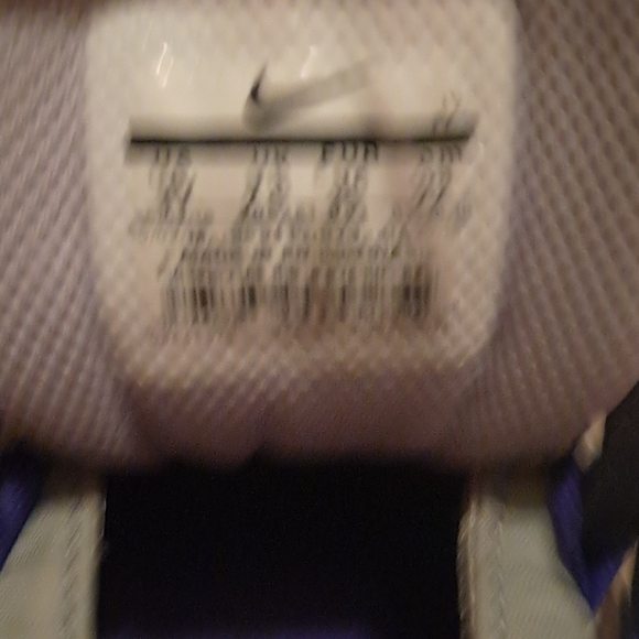 Nikes - Picture 3 of 8